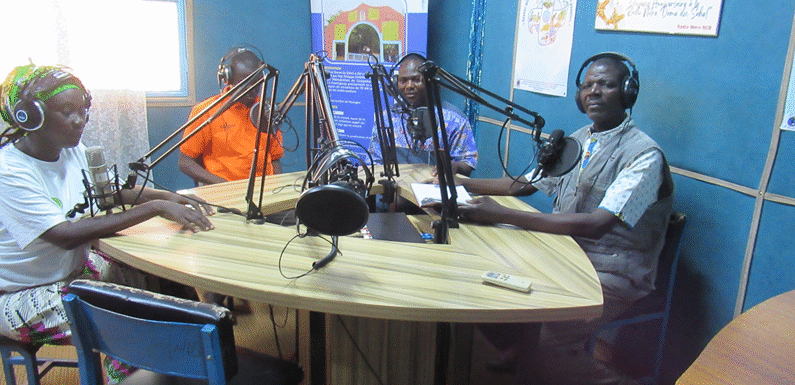 Le projet de « Renforcement de la Protection, de l’Education et de la Résilience des Enfants vivant dans les zones à forts défis Sécuritaires au Nord et au Centre Nord du Burkina Faso », (REPERE) réalise 06 émissions sur la protection des enfants et la lutte contre les VBG et sur la PEAS.