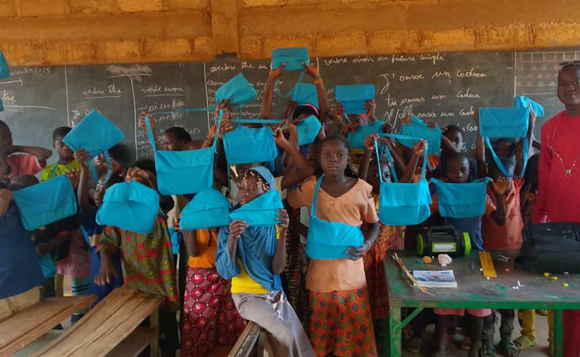 Quatre cent soixante-deux (462) enfants des clubs d’écoute du projet REPERE retrouvent le chemin de l’école dans les régions de Koulsé et de Yaadga.